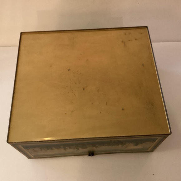 Vintage 1930’s Biscuit Tin Aeroplane View Of Manhattan Island hinged box - Picture 9 of 12